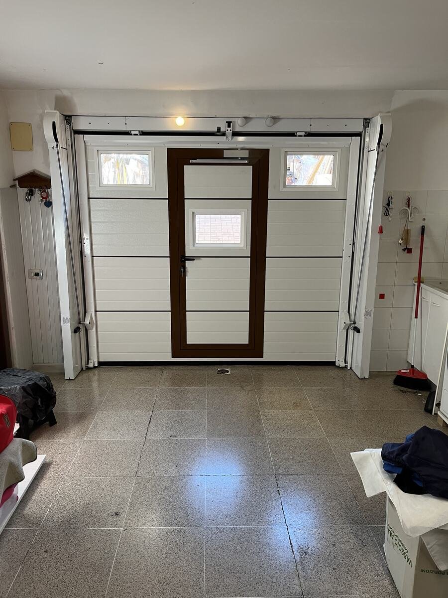 Porte basculanti a Montecosaro – foto 1